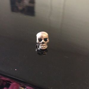 Chamilia skull charm
